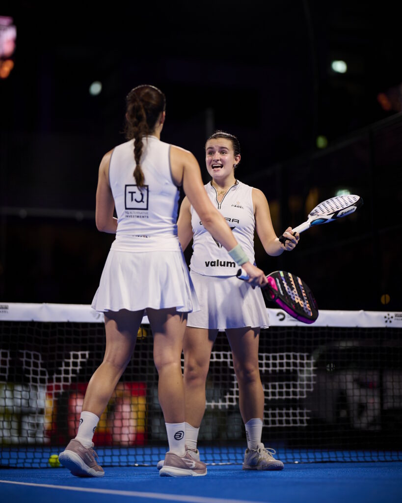 Claudia Fernández e Martina Calvo na partida das semifinais do Germany P2 2026 | Fotografia de Premier Padel