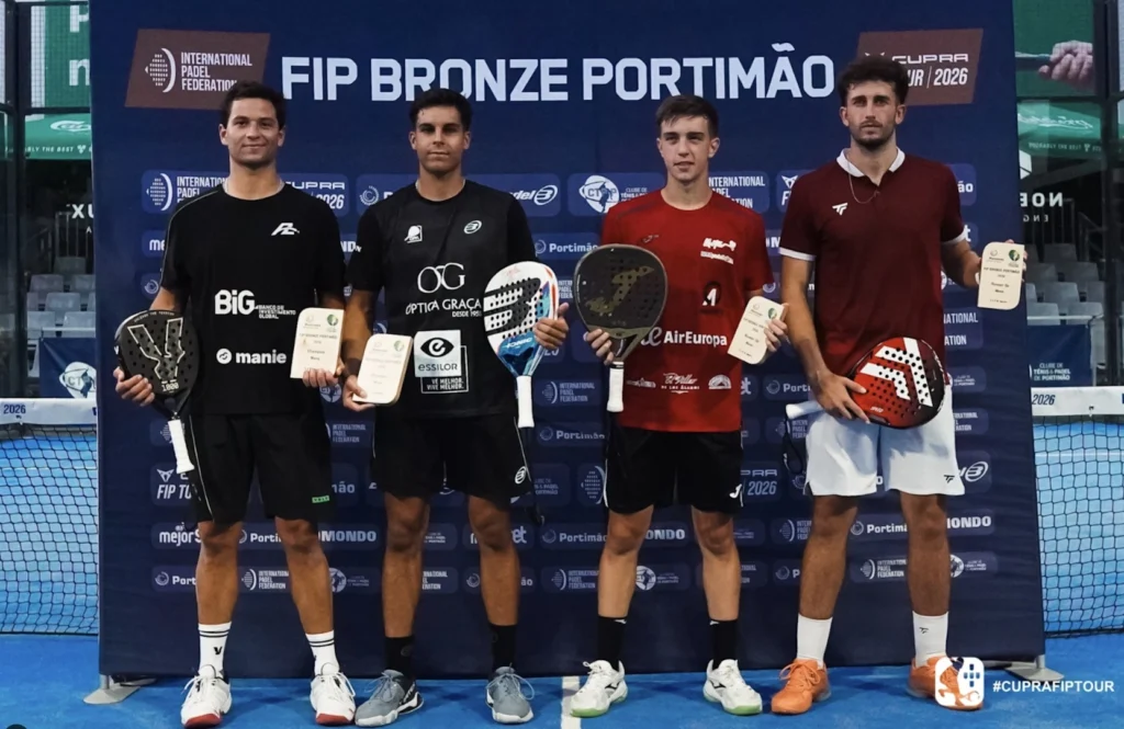Os vencedores (Peu Araújo e Pedro Graça) e os finalistas (Samuel Rivas e Pepe Aliaga) do FIP Bronze de Portimão 2026