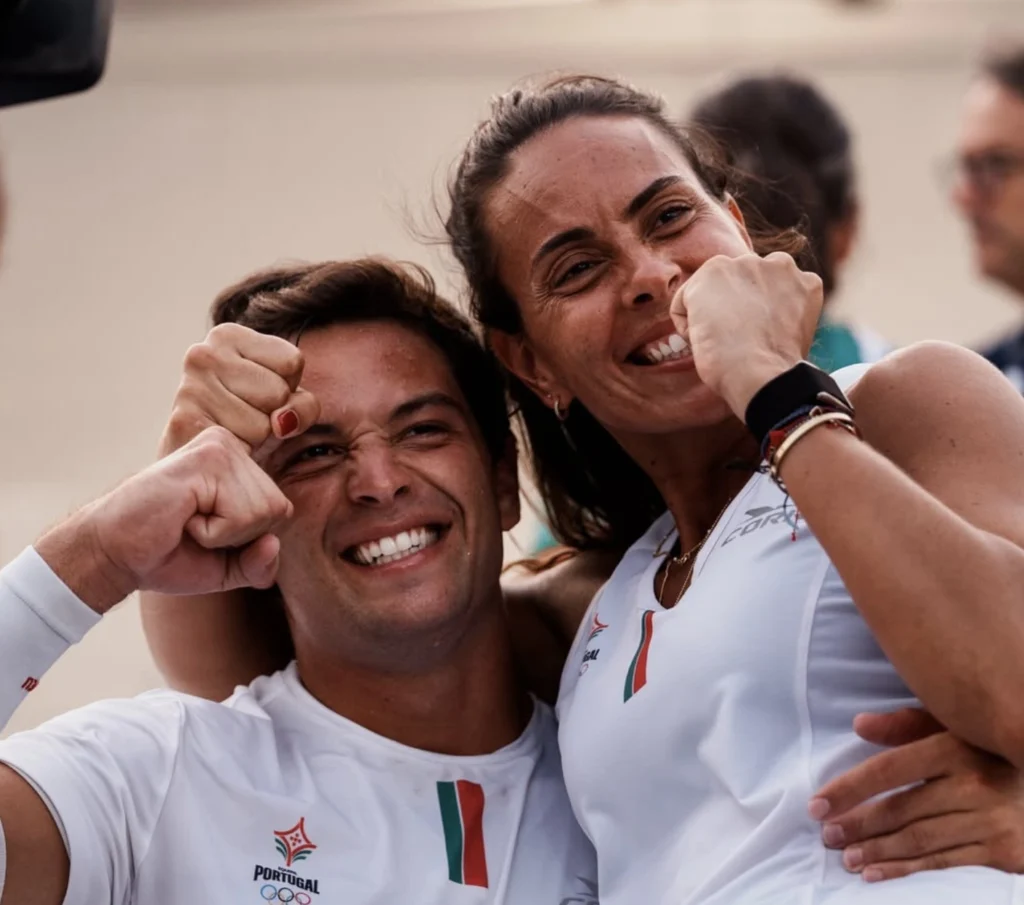 Irmãos Araújo a celebrar o ouro em mistos para Portugal em Taranto 2026