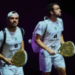 Hermanos Deus llegando a un torneo